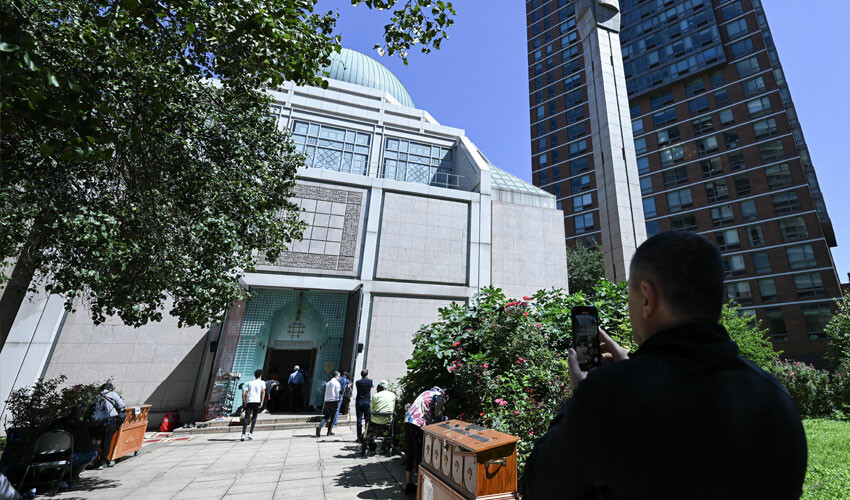 ABD'nin New York şehrinde bir ilk: Ezan açıktan okundu