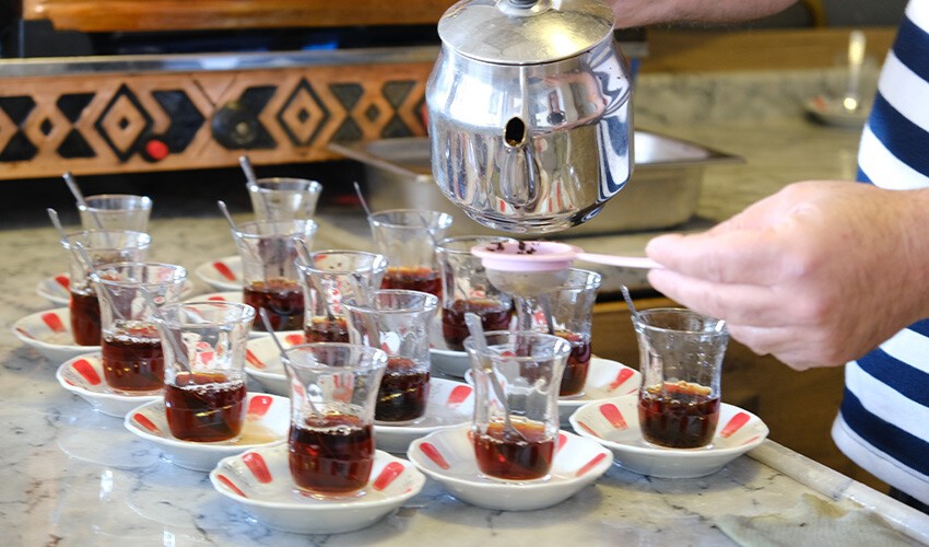 Erzincan'ın ilginç geleneği: Soruyu cevaplamayan çay içemiyor!