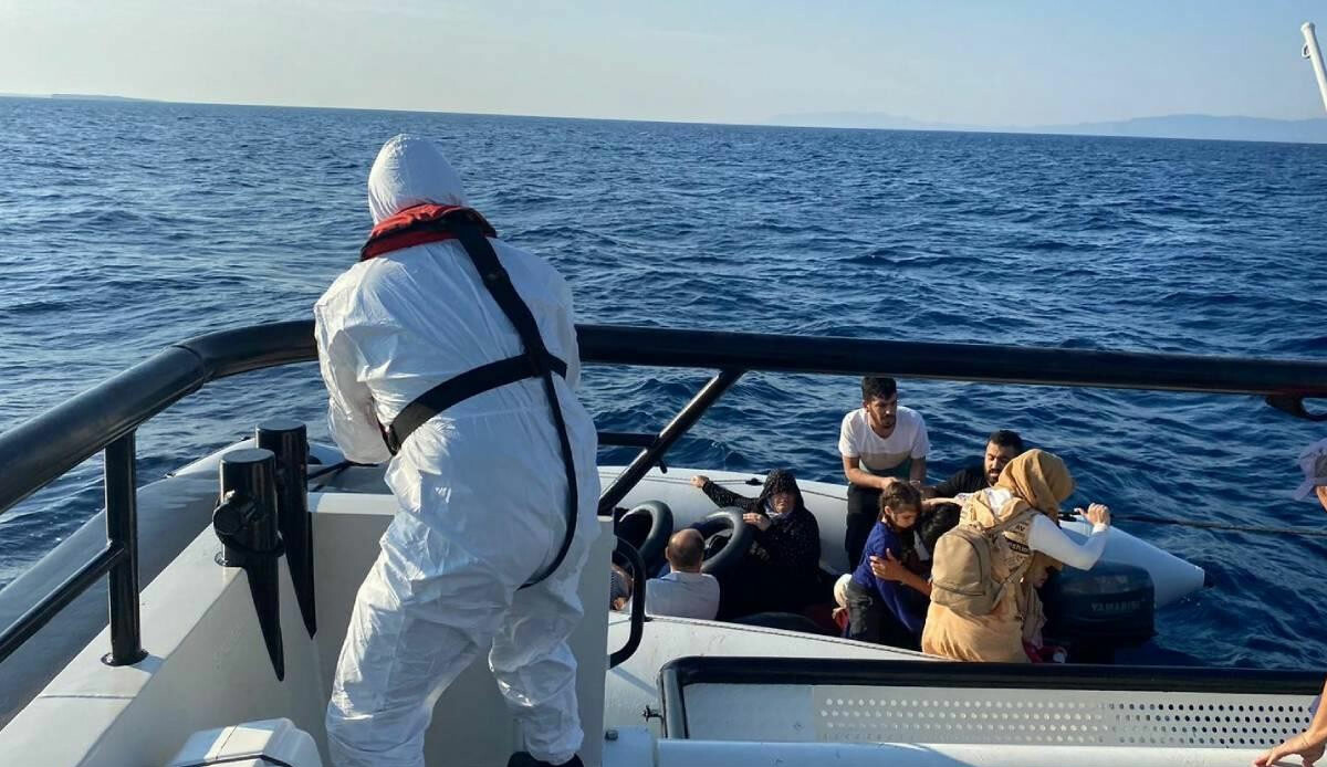 Ege&#039;den yurt dışına çıkmak isteyen 47 düzensiz göçmen yakalandı