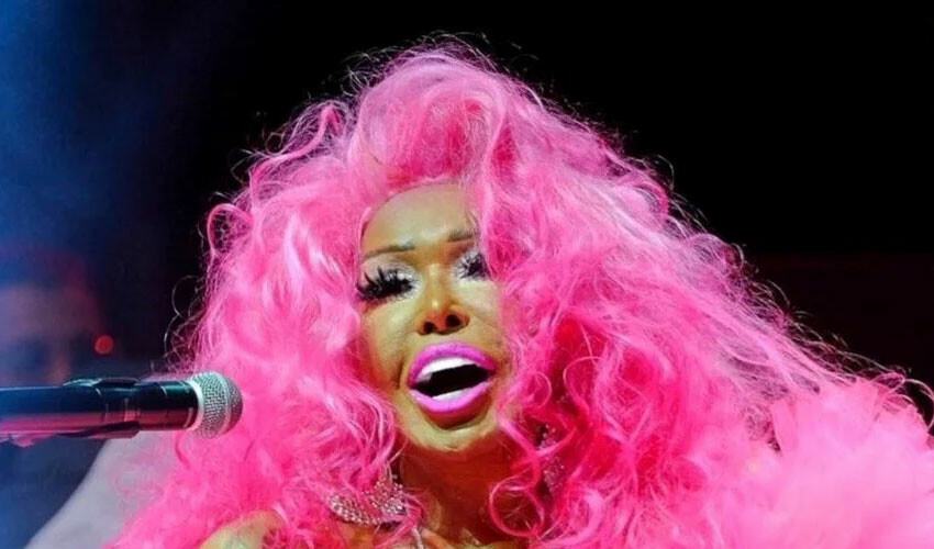 Bülent Ersoy saçlarını yemyeşil yaptı, yeni imajı görenleri hayrete düşürdü