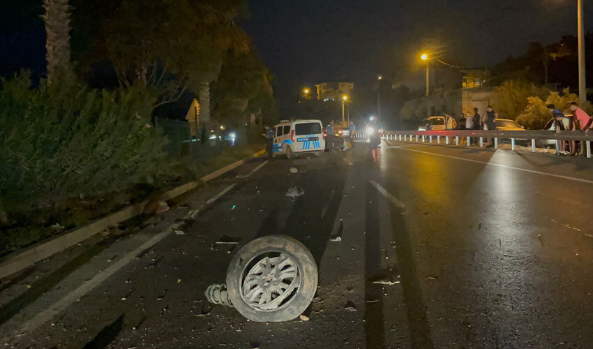 Şoke eden anlar: Kaza yapan sürücü aracını bırakıp kaçtı