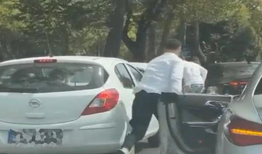 Düğün konvoyuna tepki gösterdi: Darp edildi