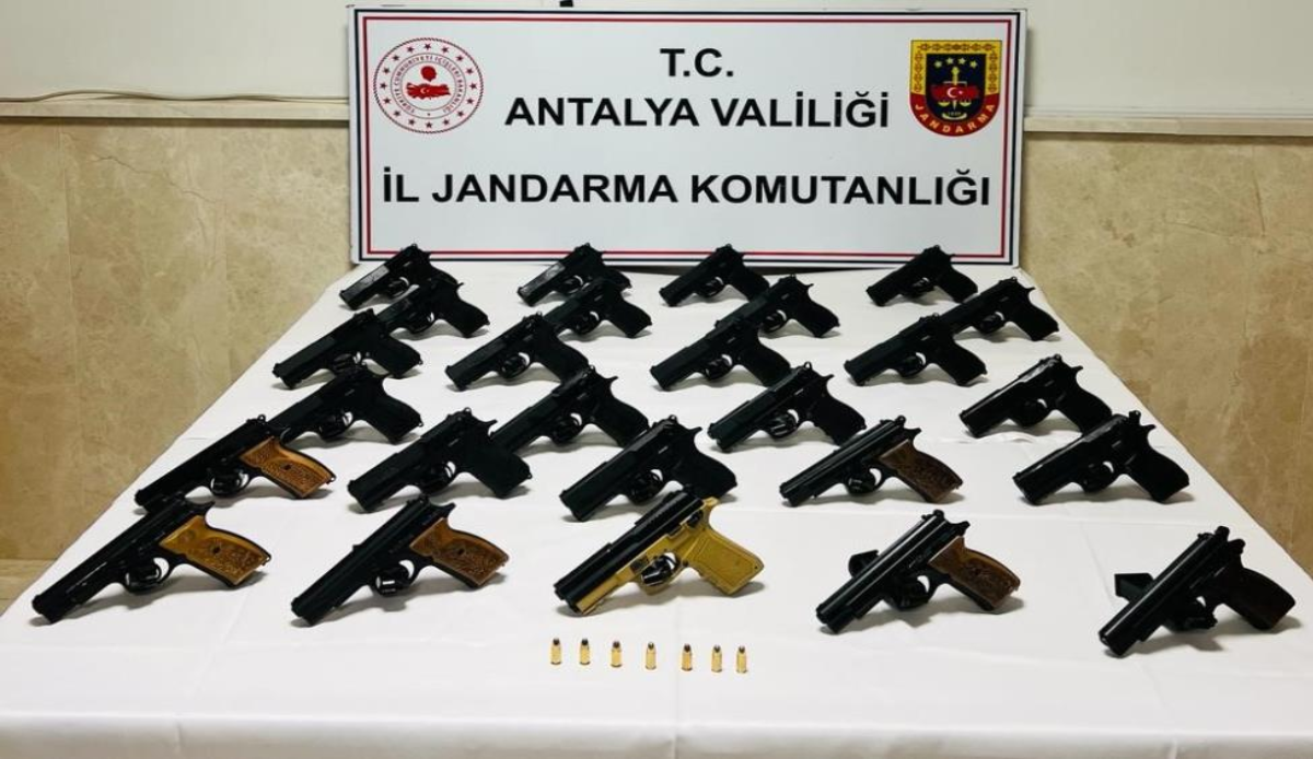 Silah kaçakçılarına operasyon: 3 tutuklama Silah kaçakçılarına operasyon: 3 tutuklama