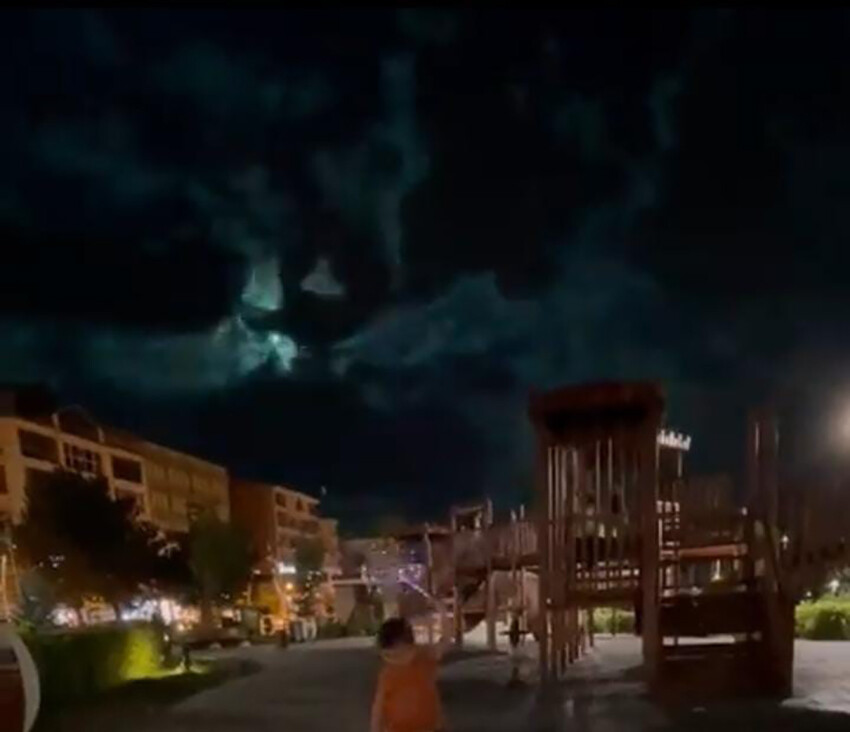 Gökyüzü maviye ışığa büründü! Birçok ilden benzer görüntüler geldi