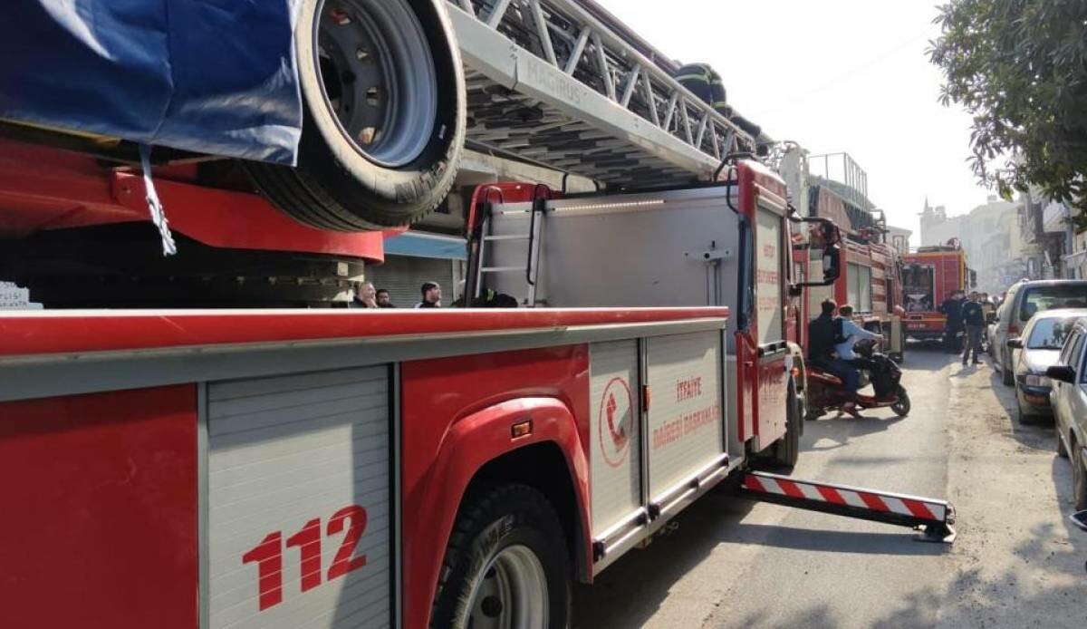Avcılar’da metruk binada yangın: Ölü ve yaralılar var
