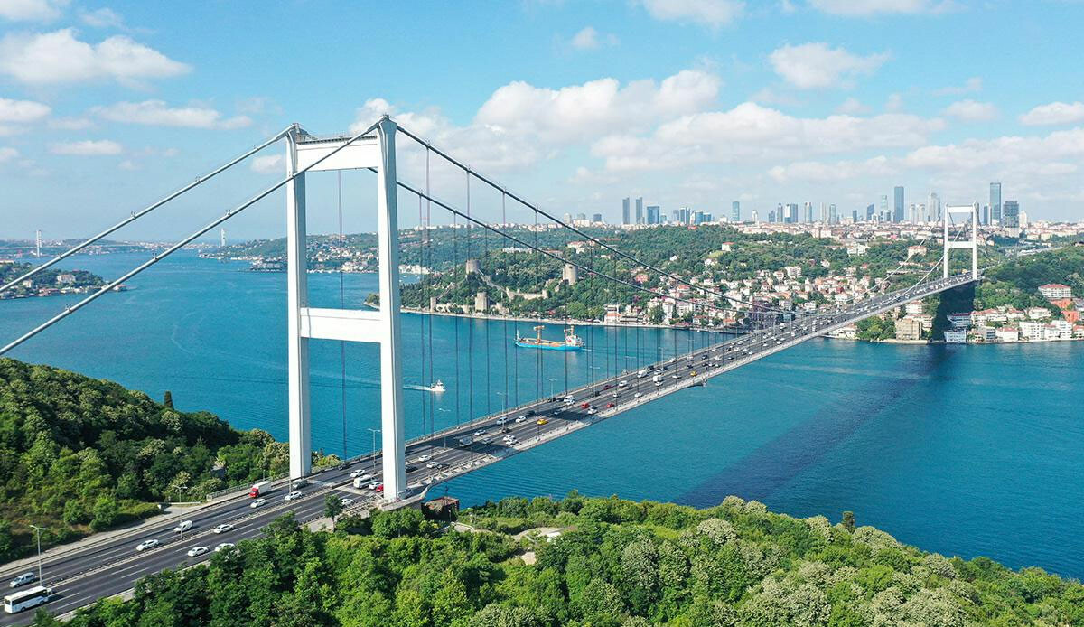 İstanbul Boğazı çift yönlü olarak gemi geçişlerine kapatıldı