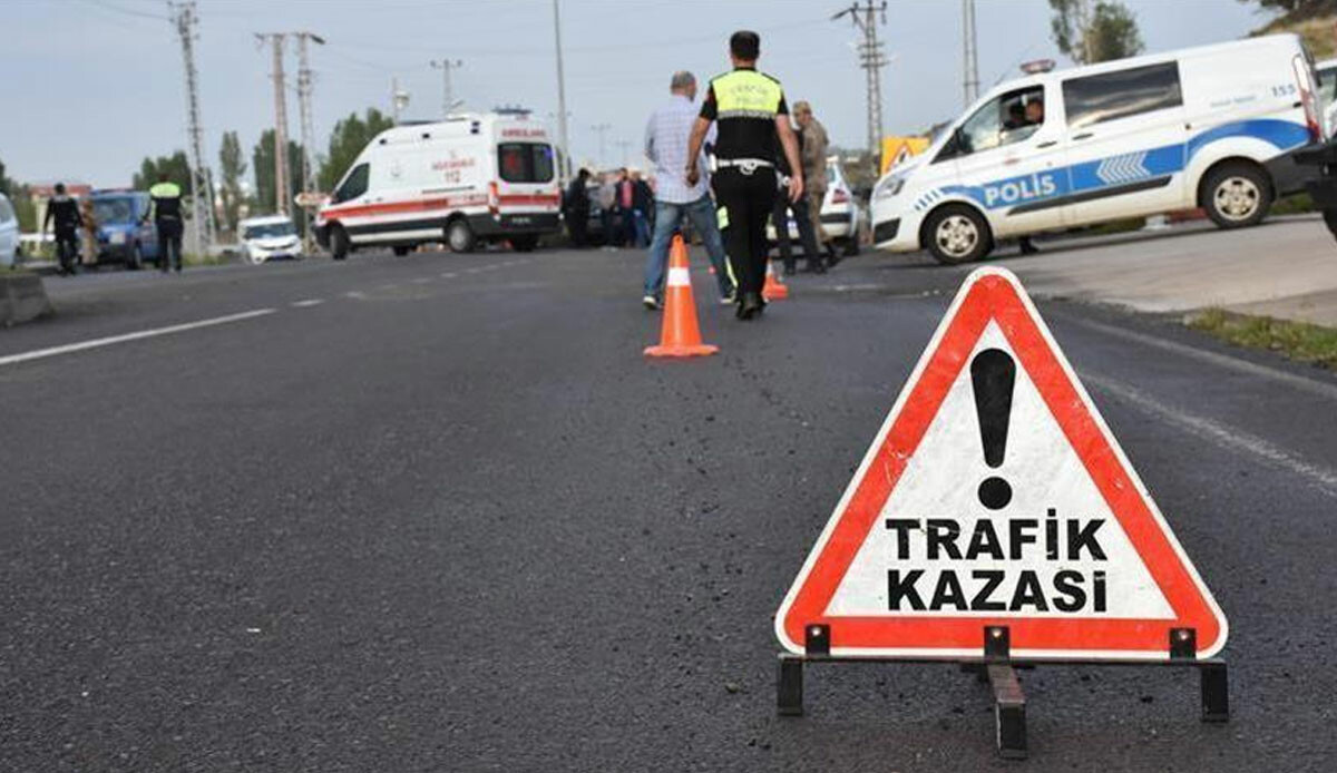 Mardin’de korkunç kaza: 1 ölü, 9 yaralı! Tır şoförü linç edildi Mardin’de korkunç kaza: 1 ölü, 9 yaralı! Tır şoförü linç edildi
