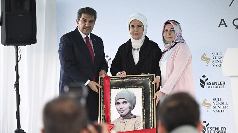 Emine Erdoğan, Şule Yüksel Şenler Hanımlar Konağı'nın açılışında konuştu: Fikir dünyamızın yıldızıydı Emine Erdoğan- Şule Yüksel Şenler Hanımlar Konağı'nın açılışı