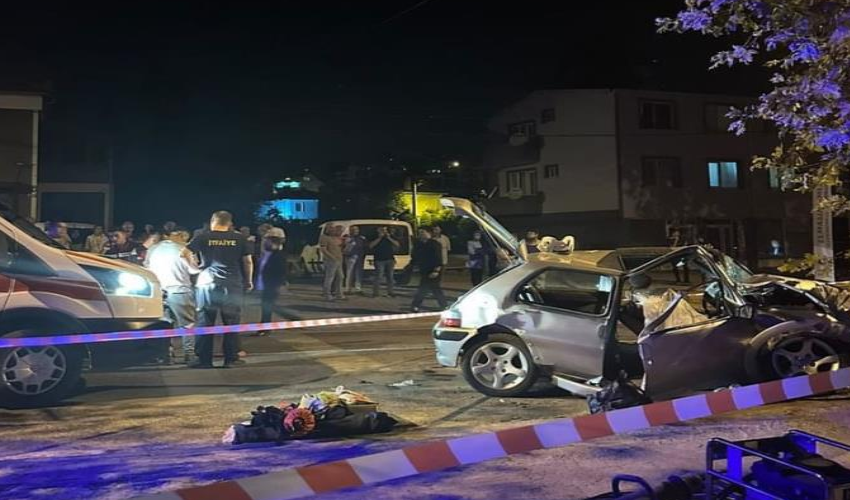Otomobil ağaca çarptı: 1 ölü, 3 yaralı Otomobil ağaca çarptı: 1 ölü, 3 yaralı