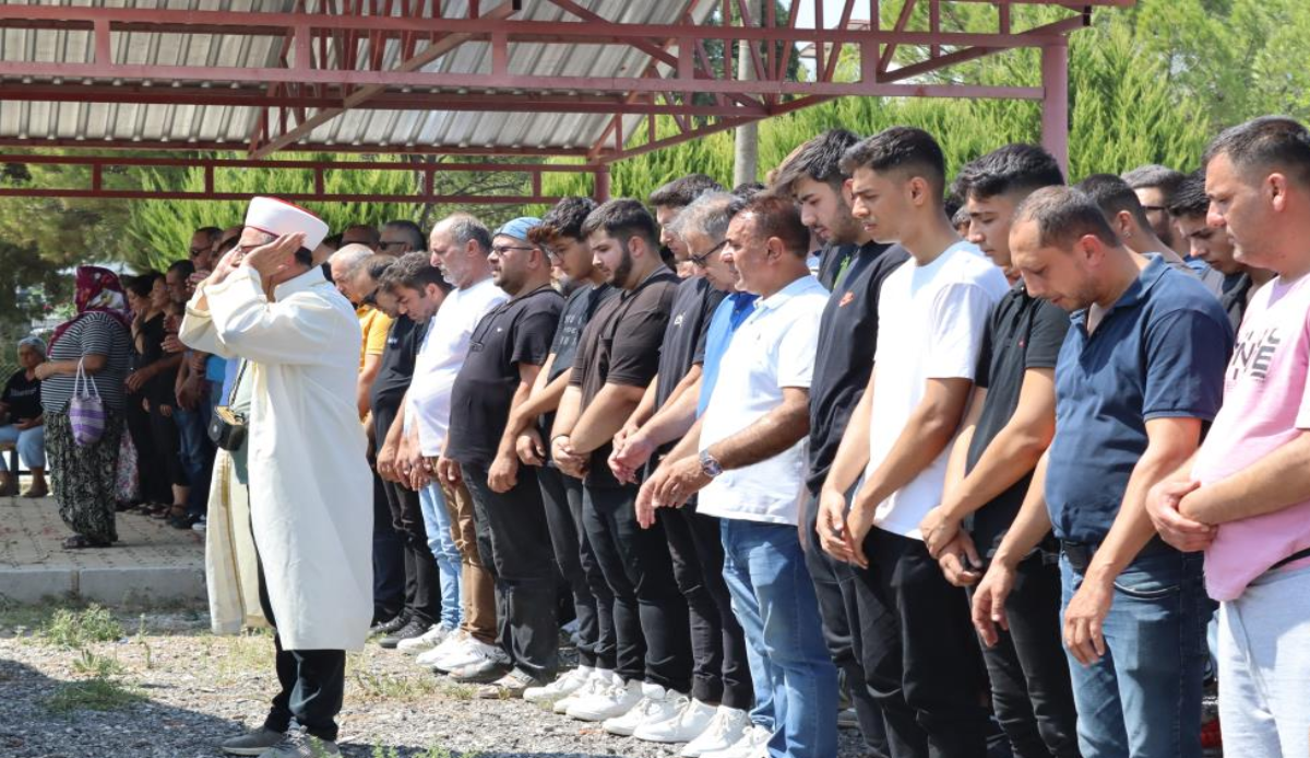 Denizli&#039;deki kazada vefat edenlerden 5&#039;i toprağa verildi