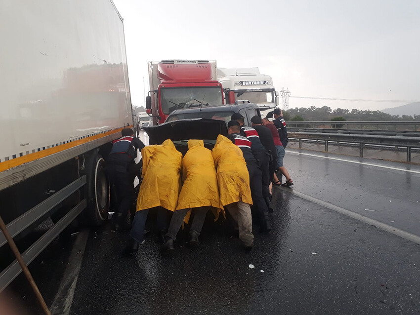Aydın Çine'de zincirleme kaza: Çok sayıda yaralı var