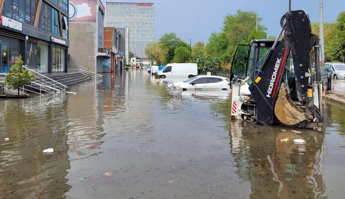 Samsun'da 13 ilçede uyum eğitimlerine yağış engeli: 1 gün ara verildi Samsun'da 13 ilçede uyum eğitimlerine yağış engeli: 1 gün ara verildi