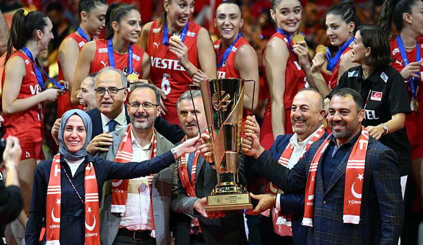 Filenin Sultanları Avrupa'nın zirvesinde! (Türkiye - Sırbistan: 3-2) Filenin Sultanları Avrupa'nın zirvesinde! (Türkiye - Sırbistan: 3-2) - 2. Resim