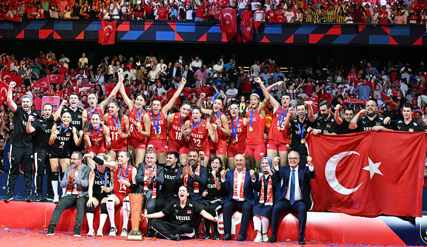 Filenin Sultanları Avrupa'nın zirvesinde! (Türkiye - Sırbistan: 3-2) Filenin Sultanları Avrupa'nın zirvesinde! (Türkiye - Sırbistan: 3-2) - 1. Resim