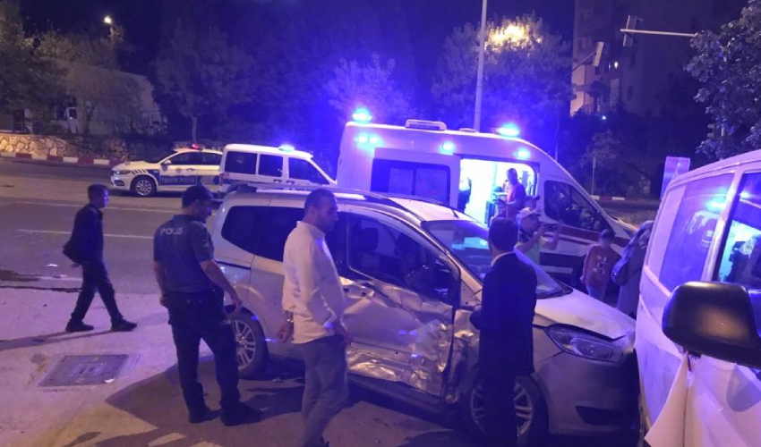 Motosiklet ile otomobil çarpıştı: 18 yaşındaki genç hayatını kaybetti Motosiklet ile otomobil çarpıştı: 18 yaşındaki genç hayatını kaybetti