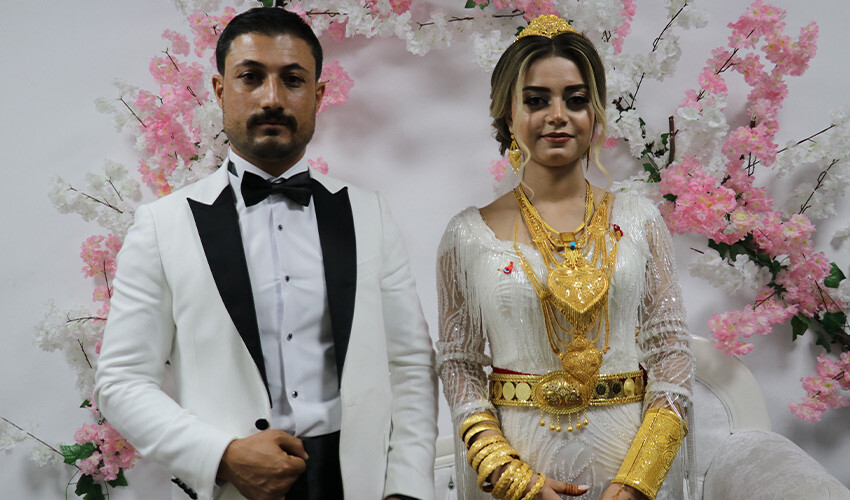 Görkemli düğünde 3,5 ton et yendi: Takılan takıları duyanların ağzı açık kaldı Görkemli düğünde 3,5 ton et yendi: Takılan takıları duyanların ağzı açık kaldı