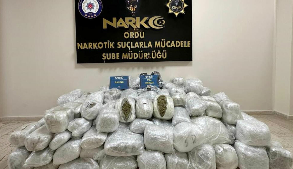 Zehir tacirlerine göz açtırılmıyor! 241 kilo uyuşturucu ele geçirildi Zehir tacirlerine göz açtırılmıyor! 241 kilo uyuşturucu ele geçirildi