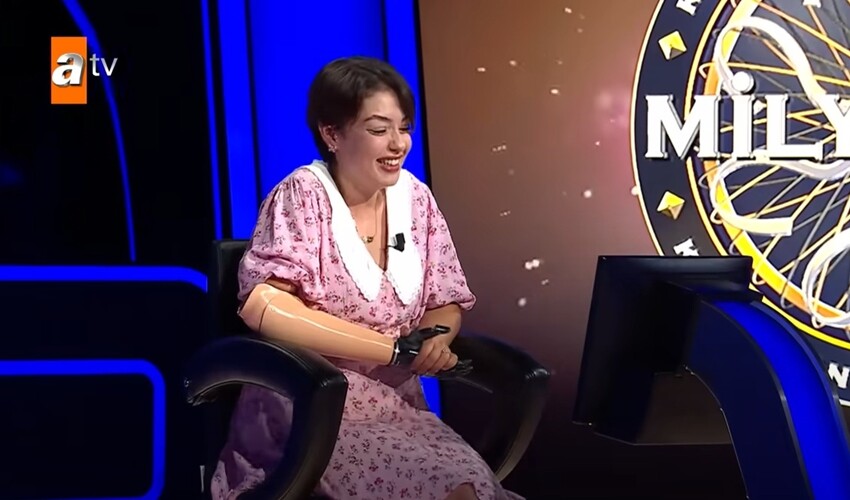 Kenan İmirzalıoğlu, milyonluk soruyu açtıran yarışmacıya yaptığıyla duygulandırdı - 1. Resim