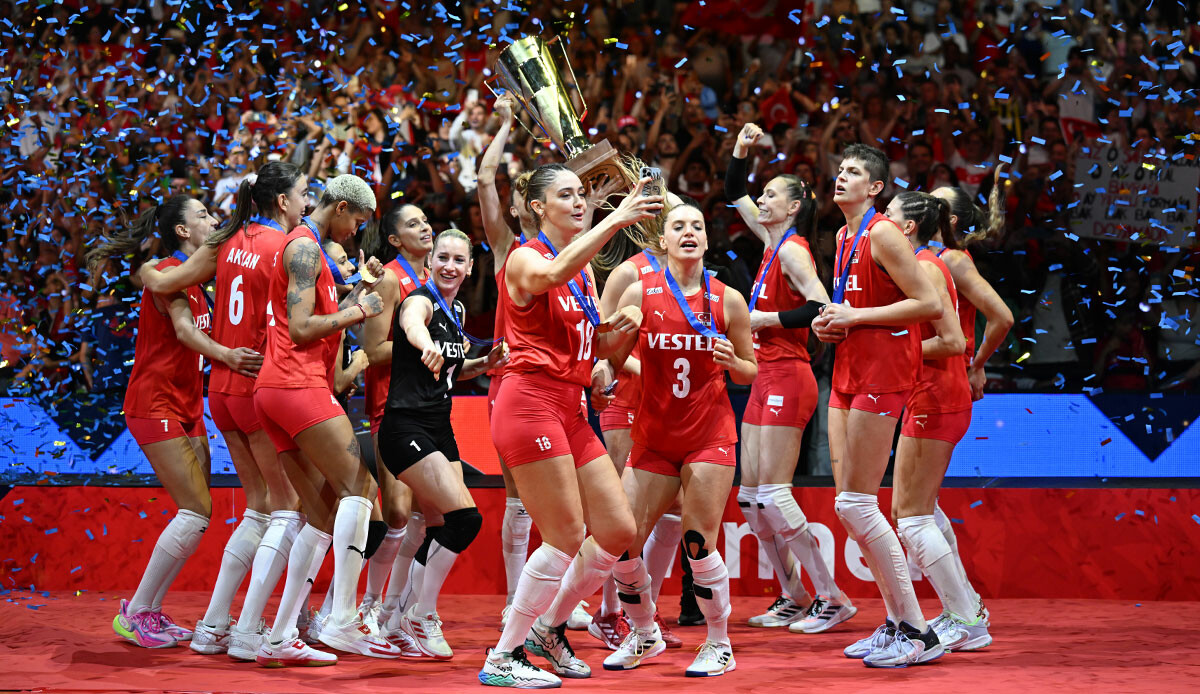 Filenin Sultanları Avrupa'nın zirvesinde! (Türkiye - Sırbistan: 3-2) Filenin Sultanları Avrupa'nın zirvesinde! (Türkiye - Sırbistan: 3-2)