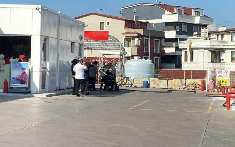 Akaryakıt istasyonunda yangın paniği Akaryakıt istasyonunda yangın paniği