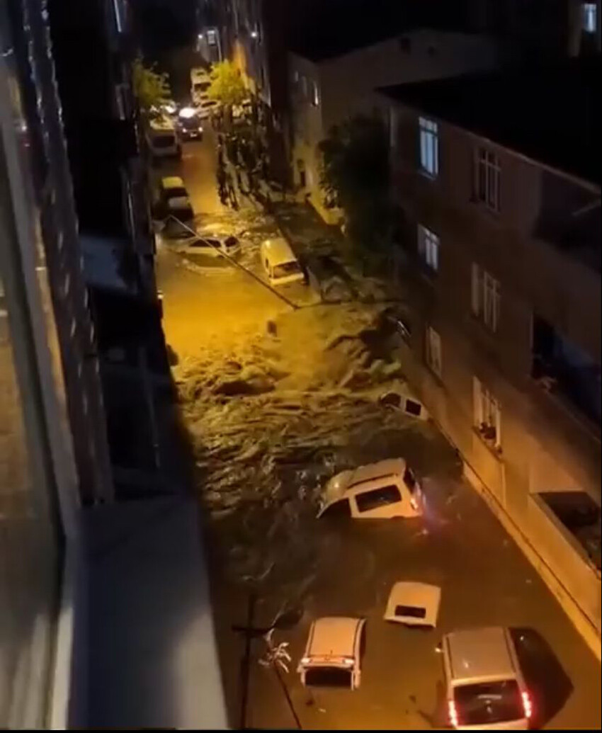 İstanbul'da sel felaketinde acı bilanço! Valilik duyurdu: 2 ölü, 12 yaralı var