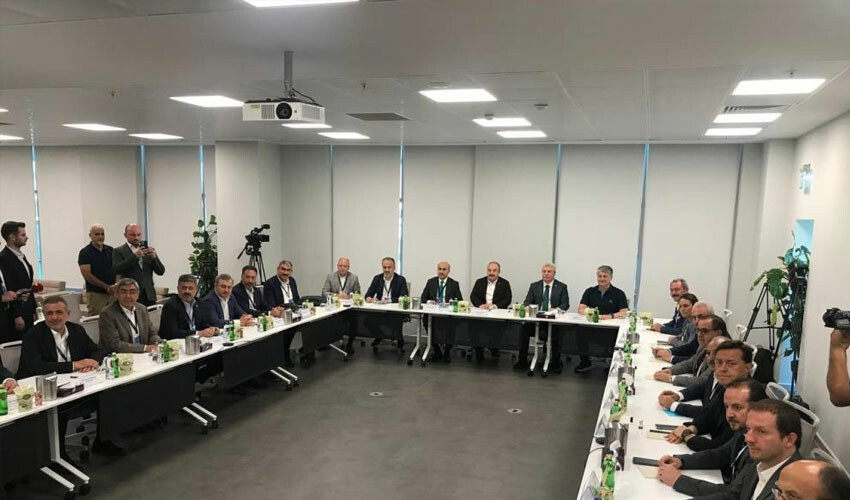 CHP'li vekiller hayranlıklarını gizleyemedi! Togg'un teknoloji üssüne sürpriz ziyaret CHP'li vekiller hayranlıklarını gizleyemedi! Togg'un teknoloji üssüne sürpriz ziyaret
