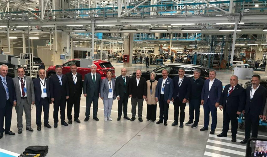 CHP'li vekiller hayranlıklarını gizleyemedi! Togg'un teknoloji üssüne sürpriz ziyaret CHP'li vekiller hayranlıklarını gizleyemedi! Togg'un teknoloji üssüne sürpriz ziyaret