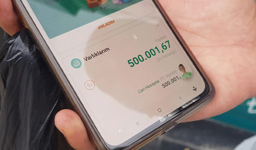 Hesabına yanlışlıkla gelen binlerce lirayı sahibine iade etti: Şu ana kadar haram yemedik