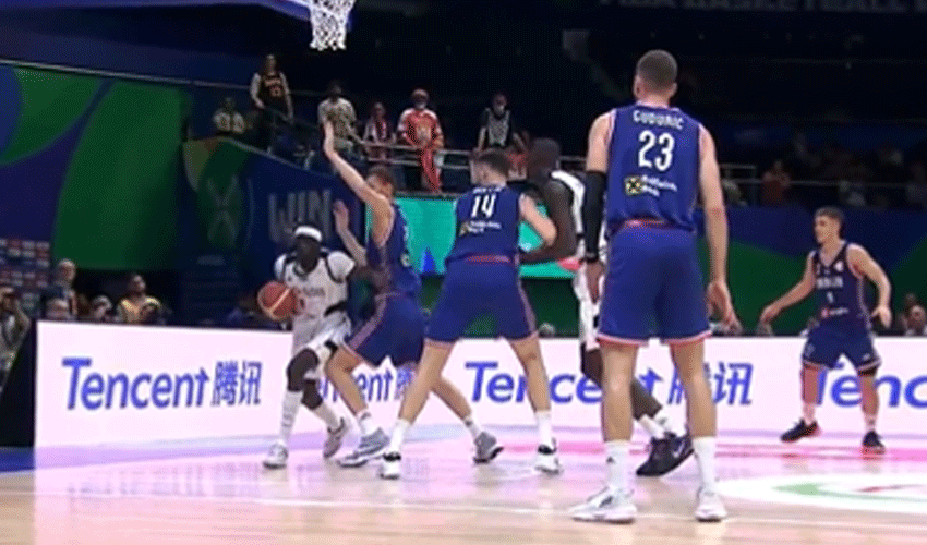 Maçta aldığı darbe yüzünden yıldız oyuncu böbreğinden oldu