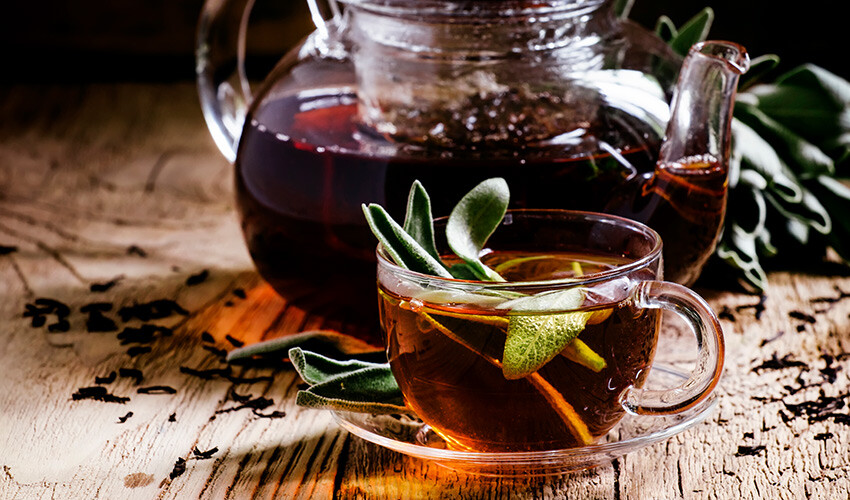 Aşırı terleyenler dikkat! Kaynatıp içtiğinizde derdinizi kökünden çözecek