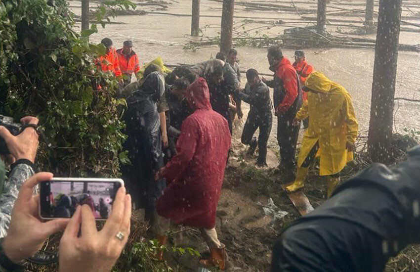 Kırklareli’nde sel felaketinden acı haber! Akıntıya kapılan 2 kişinin cansız bedenine ulaşıldı Kırklareli’nde sel felaketinden acı haber! Akıntıya kapılan 2 kişinin cansız bedenine ulaşıldı