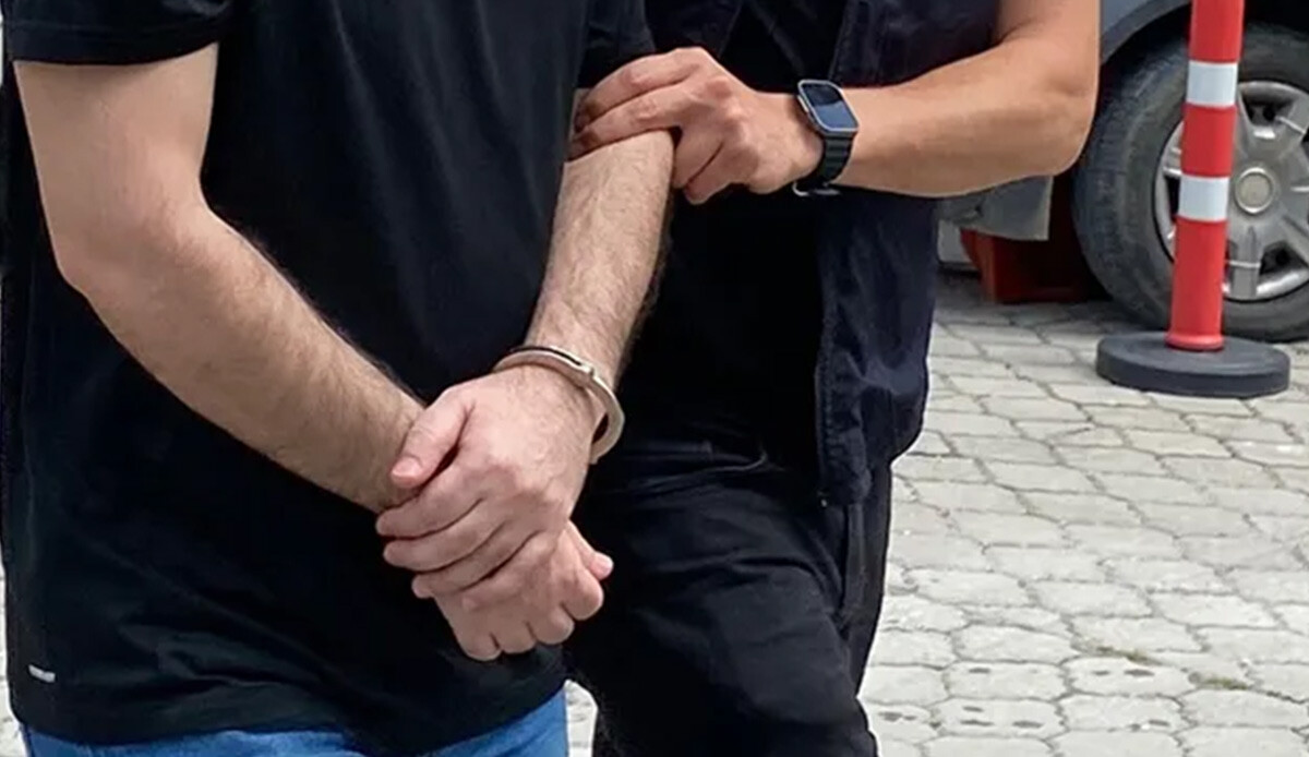 Eskişehir'de yakalanan terör örgütü DEAŞ şüphelisi tutuklandı Eskişehir'de yakalanan terör örgütü DEAŞ şüphelisi tutuklandı