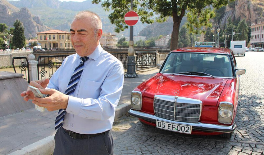 Otomobilini satılığa çıkardı, alana bir de para vereceğini duyurdu