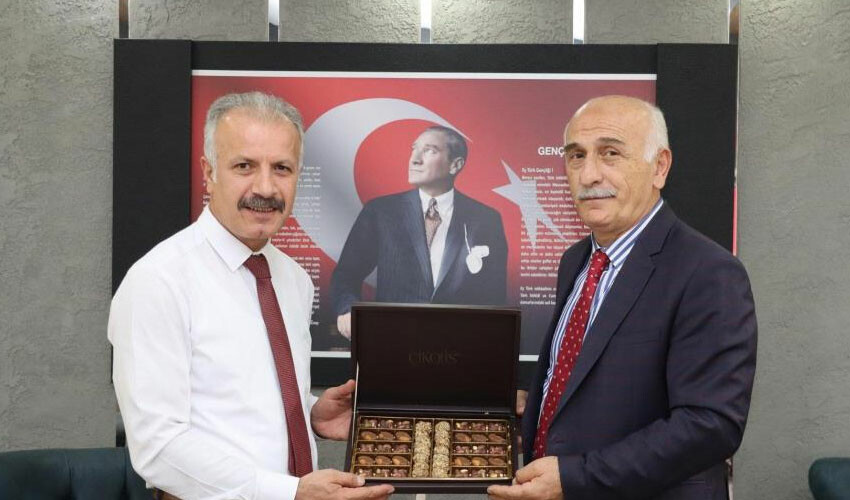 Öğrenciler ürettikleriyle milyonluk ciro elde etti Öğrenciler ürettikleriyle milyonluk ciro elde etti