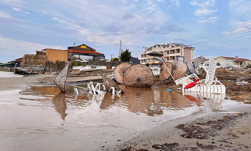 Ezine'de tarım arazileri ve zeytinlikleri sel vurdu! Zarar büyük