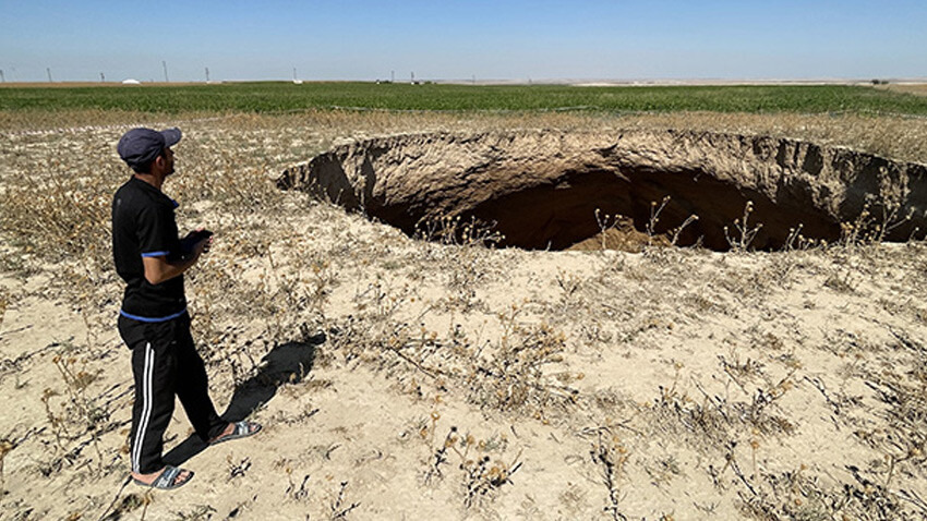 Konya’da korkutan oluşum! Görenler yetkililere haber verdi, tam 40 metre çapında giderek açılıyor Konya’da korkutan oluşum! Görenler yetkililere haber verdi, tam 40 metre çapında giderek açılıyor