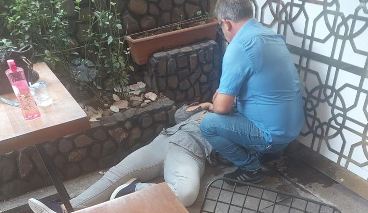 Sevgilisiyle tartışan eski karısını yumrukla bayılttı