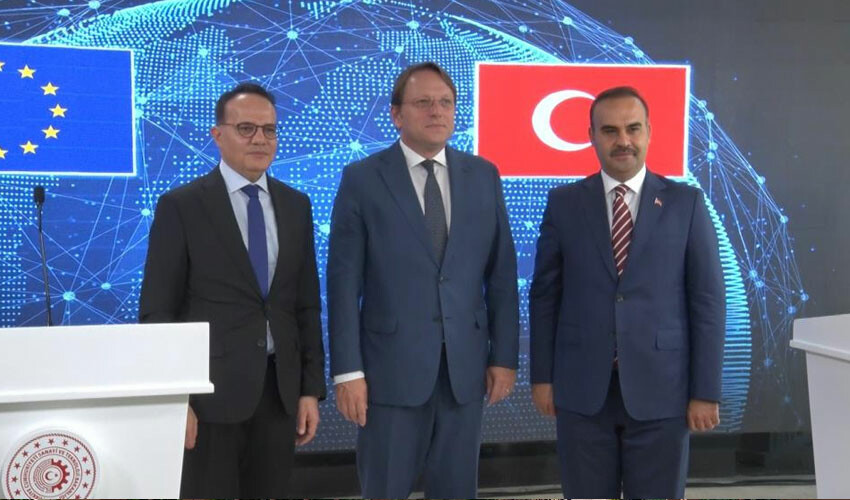 Bakan Kacır'dan AB'ye  Bakan Kacır'dan AB'ye