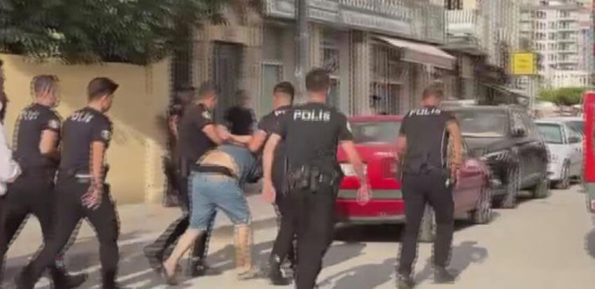 Hatay'da dehşet! Herkesin gözü önünde annesini balkondan atmaya çalıştı