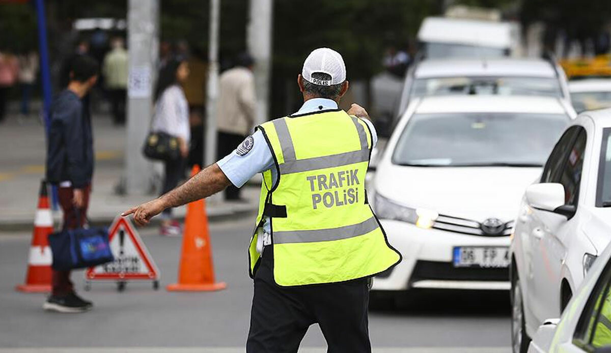 Okulların açılmasına sayılı günler kala Bakanlık harekete geçti: 81 ile trafik genelgesi Okulların açılmasına sayılı günler kala Bakanlık harekete geçti: 81 ile trafik genelgesi