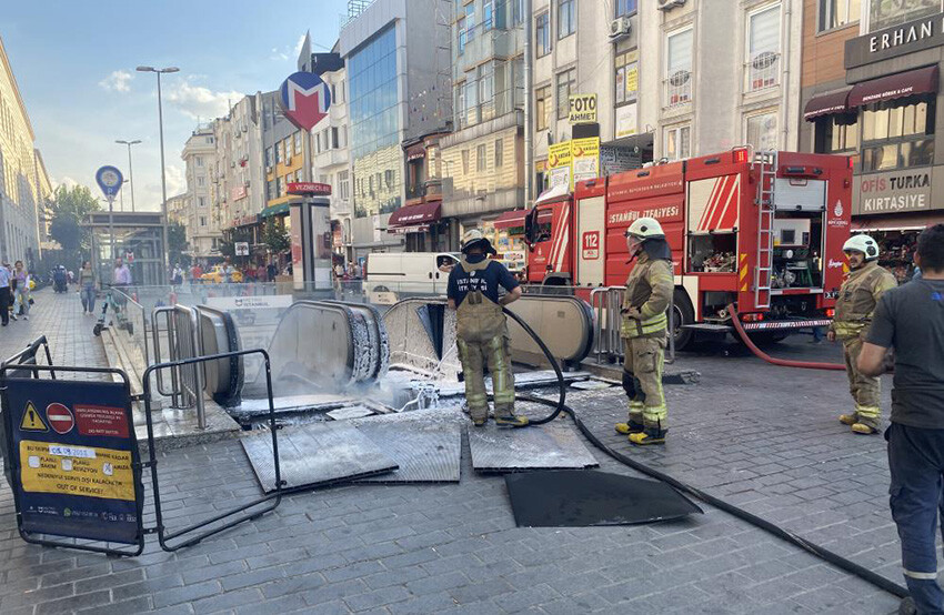 Vezneciler metro durağında yangın çıktı Vezneciler metro durağında yangın çıktı