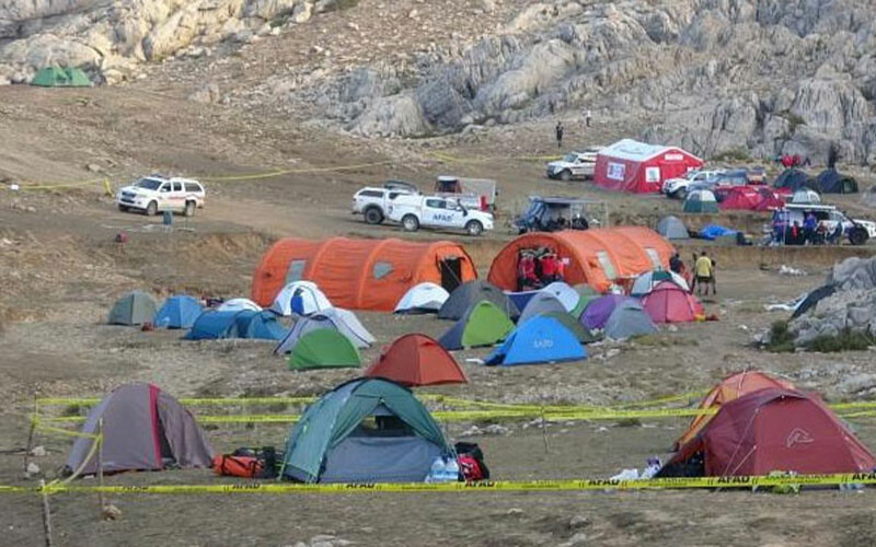 Mersin’de mağarada mahsur kalan ABD’li dağcıya 1040 metrede hayat kurtaran müdahale Mersin’de mağarada mahsur kalan ABD’li dağcıya 1040 metrede hayat kurtaran müdahale