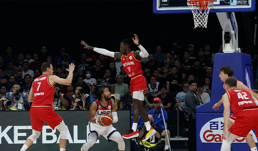 Almanya, ABD'yi devirdi! FIBA Dünya Kupası finalistleri belli oldu Almanya, ABD'yi devirdi! FIBA Dünya Kupası finalistleri belli oldu