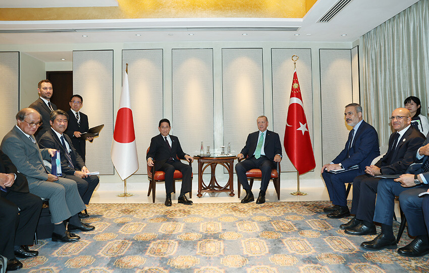 Cumhurbaşkanı Erdoğan, G20 zirvesinde ilk görüşmeyi Japonya Başbakanı ile yaptı Cumhurbaşkanı Erdoğan, G20 zirvesinde ilk görüşmeyi Japonya Başbakanı ile yaptı