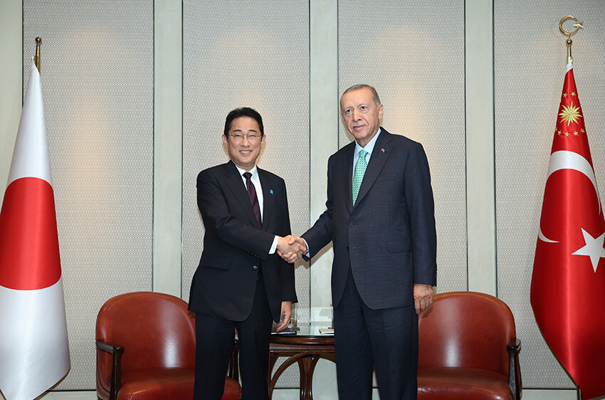 Cumhurbaşkanı Erdoğan, G20 zirvesinde ilk görüşmeyi Japonya Başbakanı ile yaptı Cumhurbaşkanı Erdoğan, G20 zirvesinde ilk görüşmeyi Japonya Başbakanı ile yaptı
