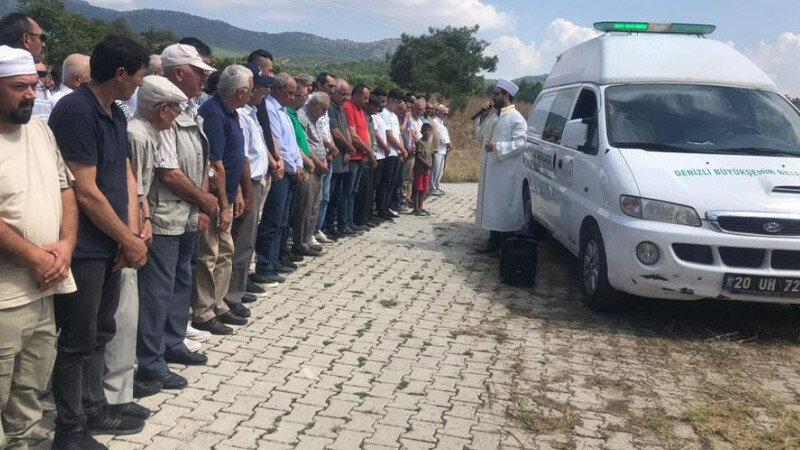 Selde hayatını kaybeden öğretmen çift toprağa verildi Baki Şimşek ve eşi Raile Şimşek- cenaze