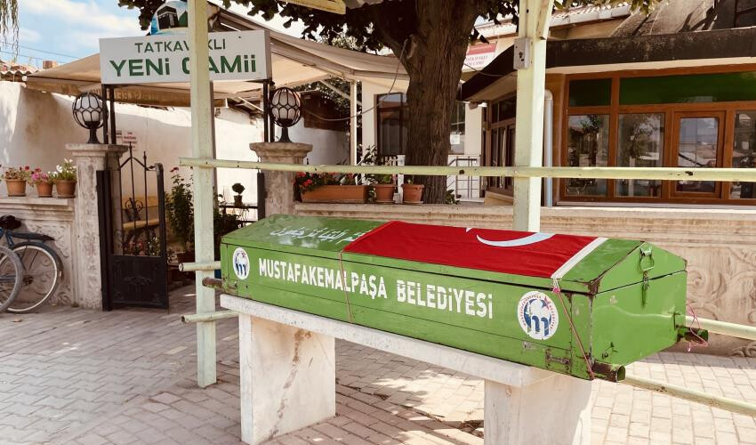 Vatan sevgisiyle sosyal medyada gündem olmuştu: Tabutuna Türk Bayrağı örtüldü Vatan sevgisiyle sosyal medyada gündem olmuştu: Tabutuna Türk Bayrağı örtüldü