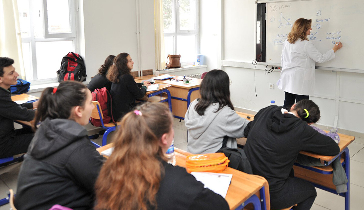 Sondakika! Lisede sınıf tekrarı geri geldi Sondakika! Lisede sınıf tekrarı geri geldi