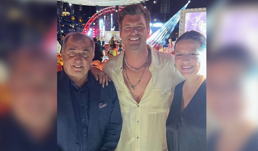 Dişleri beğenilmeyince yeniden yaptırdı! Kıvanç Tatlıtuğ'un yeni imajı gündem oldu Dişleri beğenilmeyince yeniden yaptırdı! Kıvanç Tatlıtuğ'un yeni imajı gündem oldu