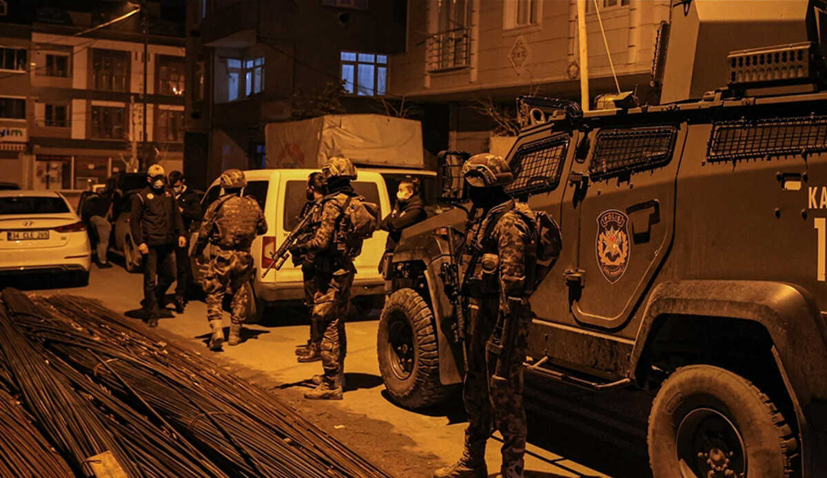 Uyuşturucu tacirlerine operasyon: 12 kişi gözaltına alındı Uyuşturucu tacirlerine operasyon: 12 kişi gözaltına alındı